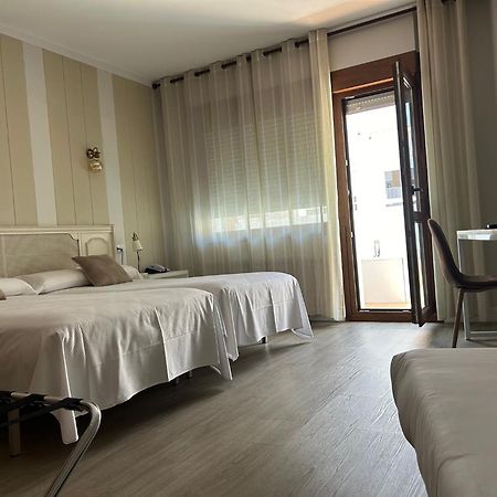 Hotel Marques De Santillana Torrelavega Eksteriør billede