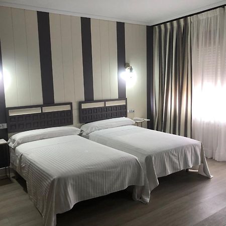 Hotel Marques De Santillana Torrelavega Eksteriør billede