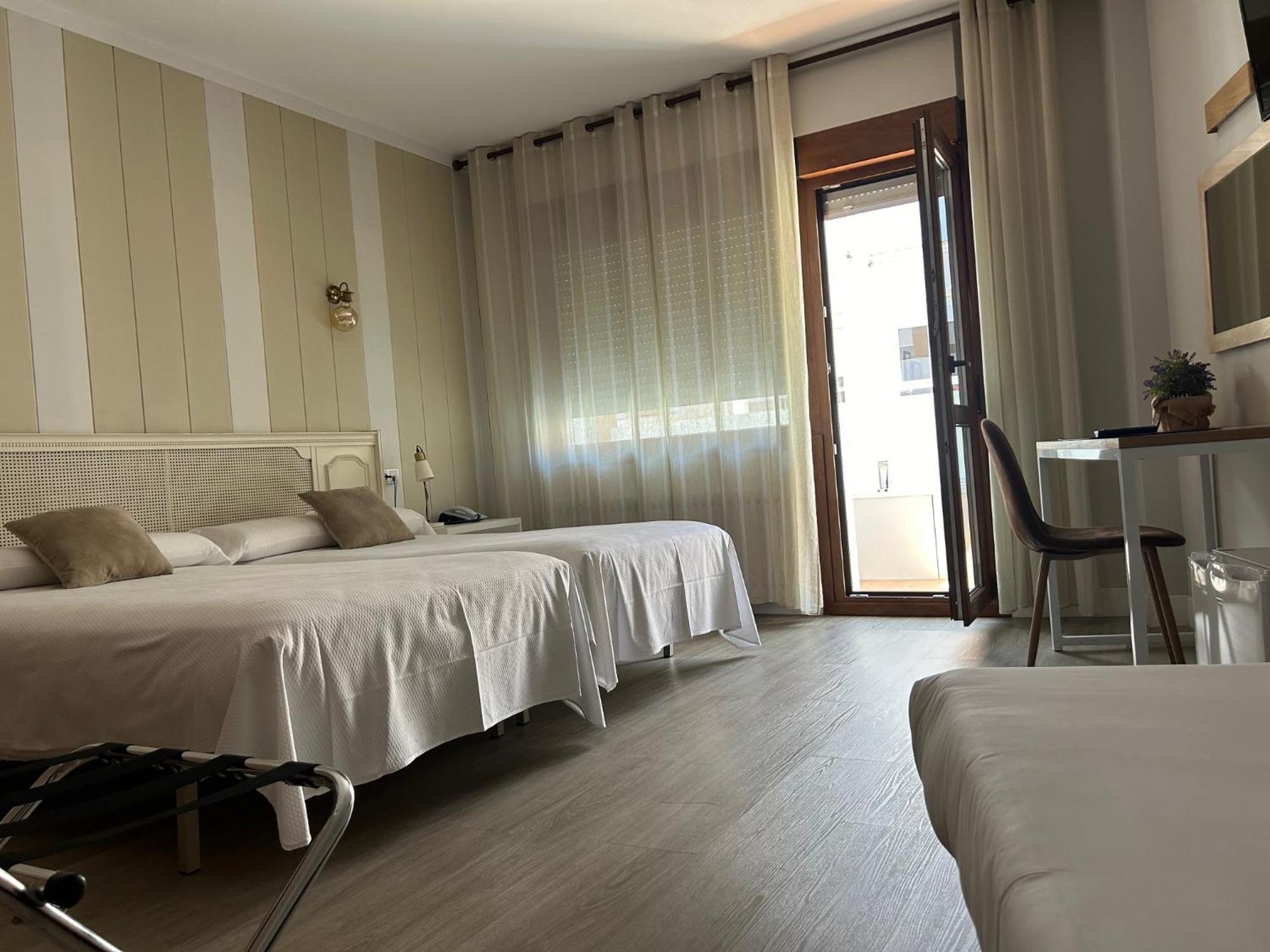 Hotel Marques De Santillana Torrelavega Eksteriør billede