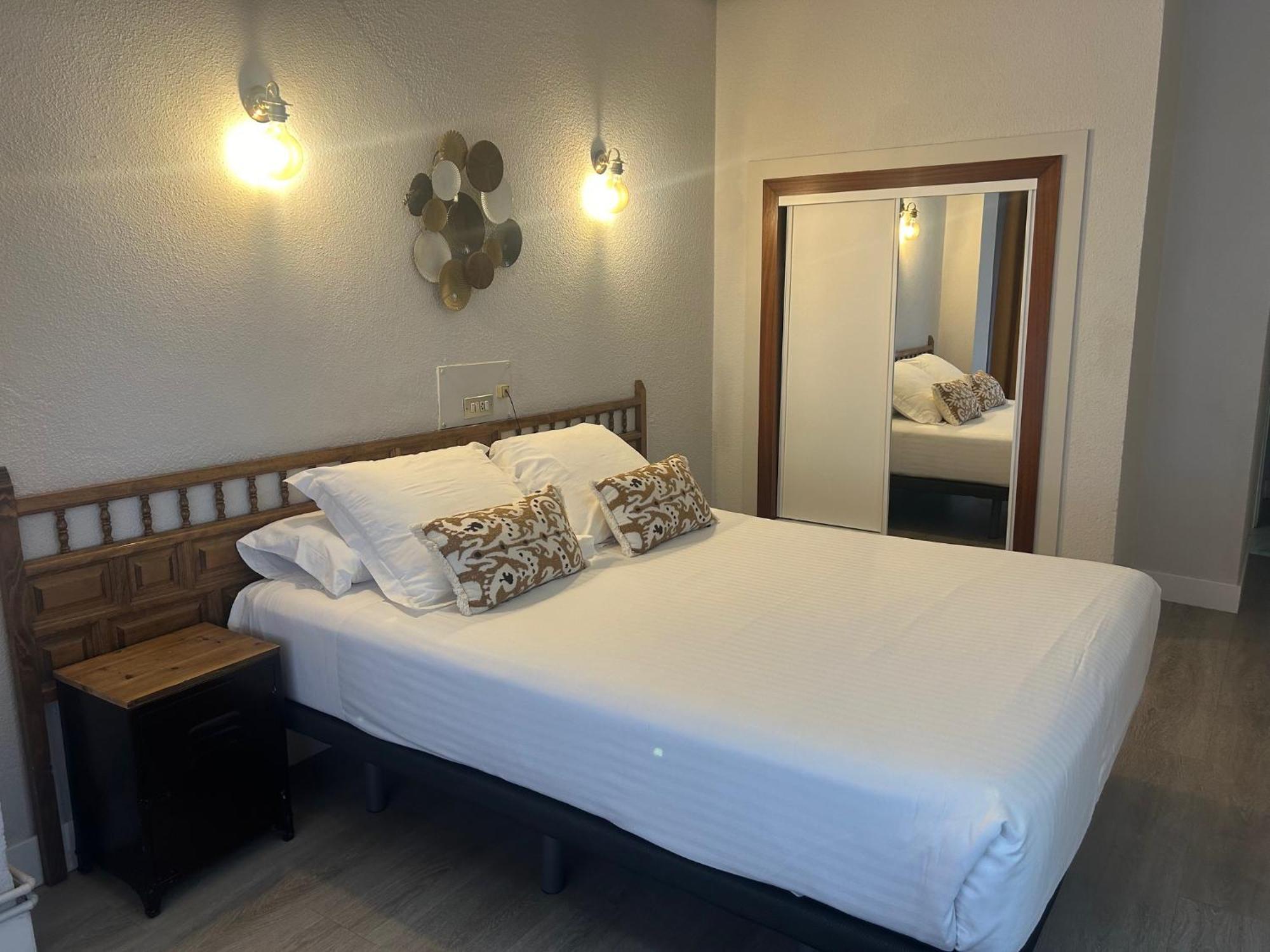Hotel Marques De Santillana Torrelavega Eksteriør billede