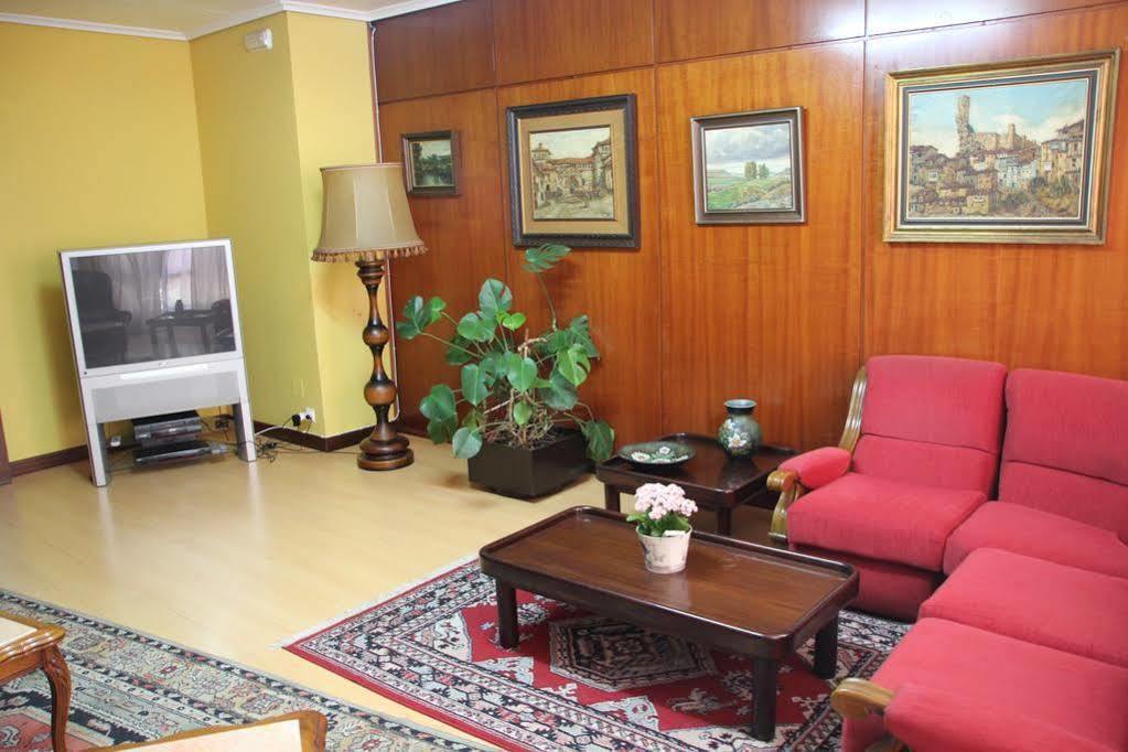 Hotel Marques De Santillana Torrelavega Eksteriør billede