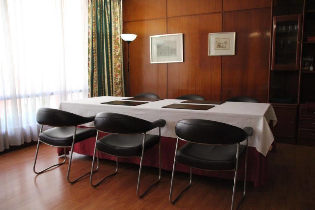 Hotel Marques De Santillana Torrelavega Eksteriør billede